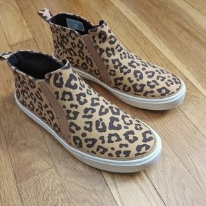 Toms leopard girls shoes size 7.5